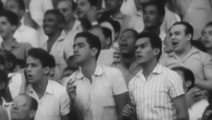 Torcedores acompanham a final da Copa do Mundo de 1950