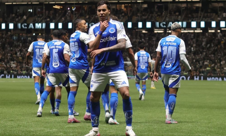 Cruzeiro vence Atlético-MG por 2 a 0 e abre vantagem na Copa do Brasil