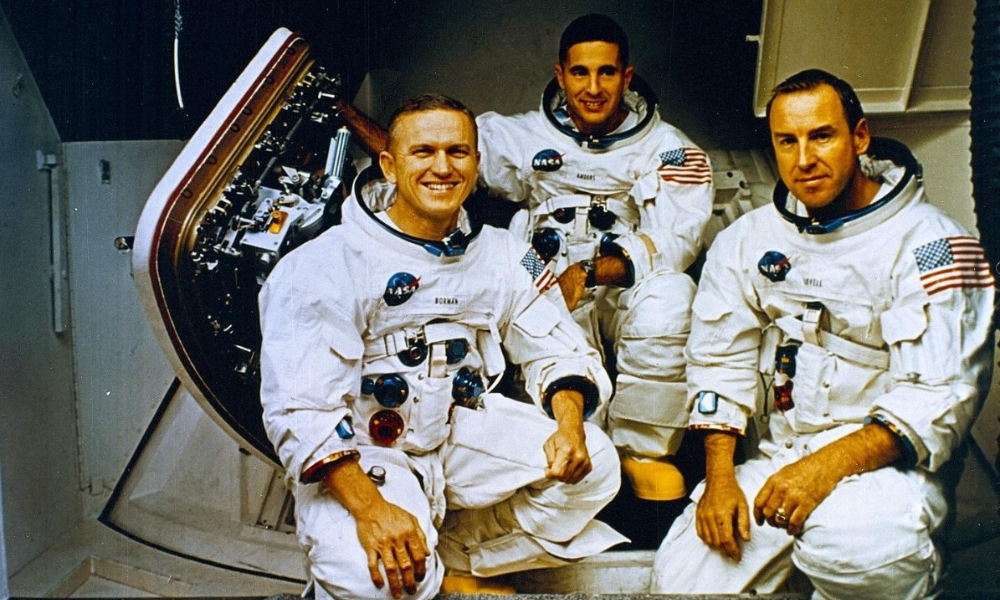 Comandante da tripulação da Apollo 8 (da esquerda para a direita), Frank Borman, o piloto do módulo lunar William Anders e o piloto do módulo de comando James Lovell