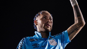 Neymar em atuação contra o Juventude pelo Campeonato Brasileiro
