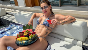De biquíni, Virginia Fonseca posta imagens de viagem a luxuoso hotel em Dubai
