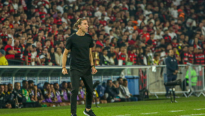 Técnico Filipe Luís, do Flamengo, na partida de ida entre Flamengo e Atlético Mineiro pelas oitavas de final da Copa do Brasil 2025, realizada no Estádio do Maracanã, na zona norte do Rio de Janeiro, na noite desta quinta- feira (31)