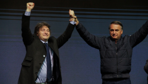 Ex-presidente Jair Bolsonaro ao lado do presidente argentino Javier Milei da Conferência de Ação Política Conservadora (CPAC) 2024, em Balneário Camboriú (SC)