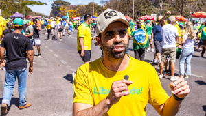 Deputado Thiago Manzoni faz duras críticas ao atual cenário político brasileiro, afirmando que no Brasil de hoje 'está cada vez mais difícil provar que o crime não compensa'