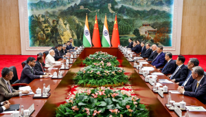 Presidente da China, Xi Jinping, recebe os líderes da Rússia e da Índia em um encontro de cúpula