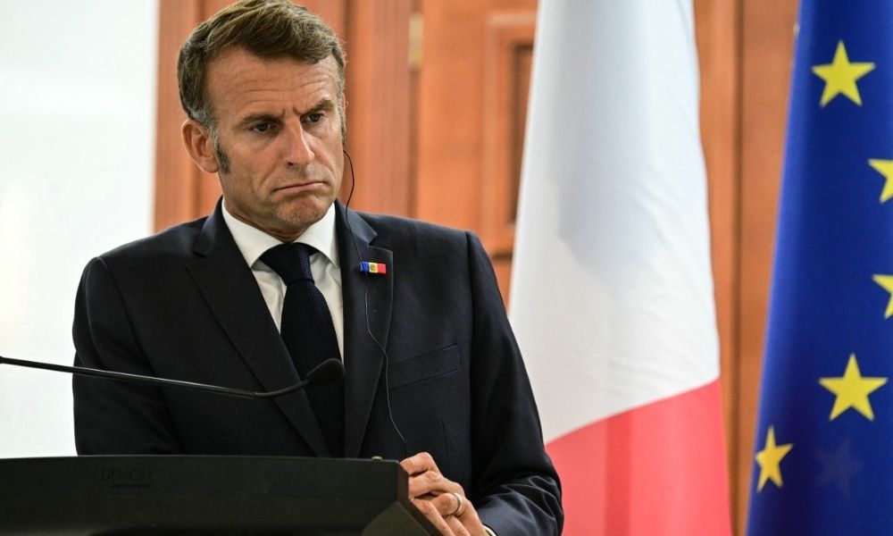 Macron declara apoio total a premiê ante moção que pode derrubar o governo