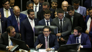 Motta retoma cadeira na Câmara: 'País deve estar em primeiro lugar e não projetos pessoais'