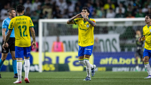 Flaco López, do Palmeiras, comemora após marcar o seu segundo gol