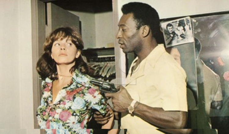 Pelé em cena do filme "Os Trombadinhas"