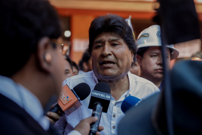 O ex-presidente boliviano Evo Morales discursa após votar neste domingo na seção eleitoral Escuela Villa 14, no município de Villa Tunari, Bolívia. EFE/Rodrigo Sura