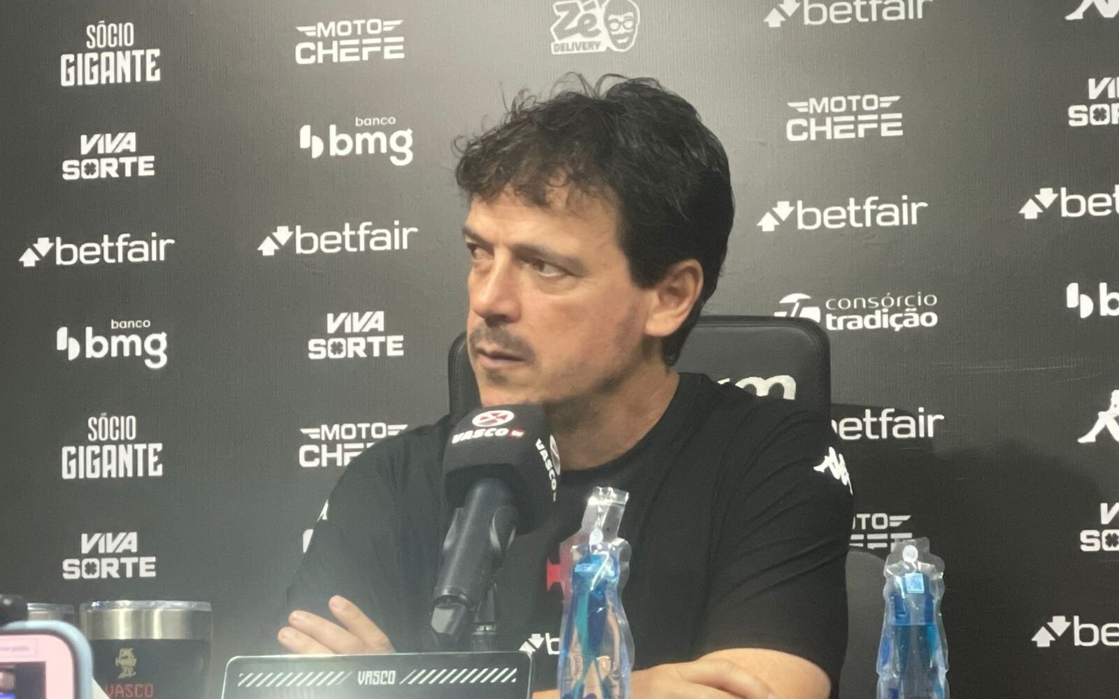 Fernando Diniz em coletiva após jogo contra o Botafogo 
