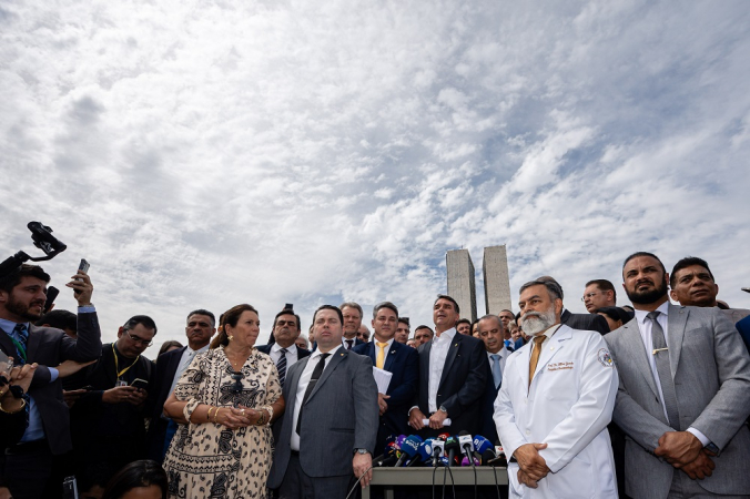 Flávio Bolsonaro e Rogério Marinho pedem anistia e fim da intervenção de Alexandre de Moraes durante Coletiva de imprensa do PL