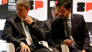 O governador do Estado de São Paulo, Tarcísio de Freitas, acompanhado do prefeito da cidade de São Paulo, Ricardo Nunes e do Secretário de Segurança Pública do Estado de SP, Guilherme Derrite, participam nesta terça-feira (19), no Memorial da América Latina na Barra Funda, da cerimônia de posse de 1.458 novos policiais civis e técnico-científicos