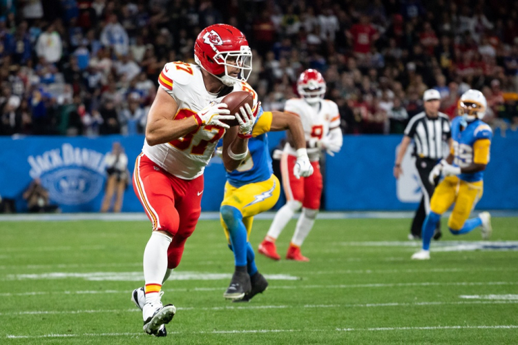 Travis Kelce (Chiefs) recebe passe e corre para marcar touchdown