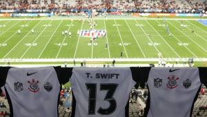 Corinthians homenageou Taylor Swift em camisa e a chamou de "amuleto"