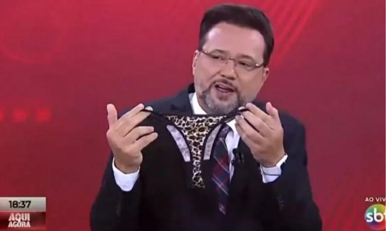 Geraldo Luís choca ao mostrar calcinha em transmissão ao vivo
