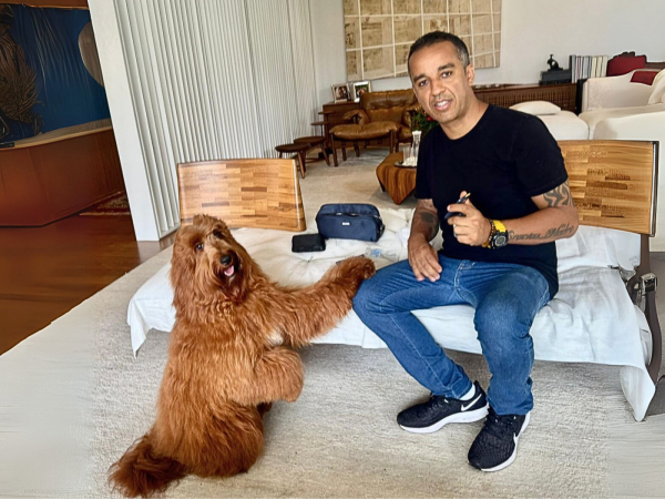 Glauco Lima realiza diversos treinamentos de cães para detecção de diabetes com amostras reais e testemunha a evolução das famílias após a inserção do novo amigo na rotina de casa