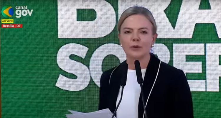 Gleisi Hoffmann diz que medidas pretendem proteger o Brasil de decisão unilateral dos EUA