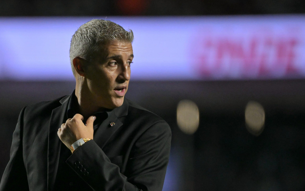 São Paulo vira destaque pós-Mundial e renasce no Brasileirão após chegada de Crespo