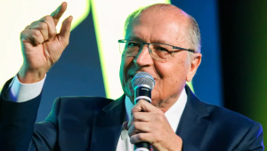 O plano de contingência para ajudar os setores afetados pelo tarifaço imposto pelos Estados Unidos deve sair até terça-feira (12), disse o vice-presidente e ministro do Desenvolvimento, Indústria, Comércio e Serviços, Geraldo Alckmin.