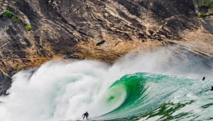 O Itacoatiara Big Wave será realizado neste domingo (17), na Praia de Itacoatiara, em Niterói: previsão de ondas grandes, mas não extremas — Foto: Divulgação/Tony D'Andrea