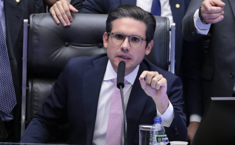 Motta defende que há limites para protestos e que o respeito à Mesa Diretora é inegociável