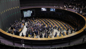 Plenário da Câmara dos Deputados durante protesto de parlamentares aliados de Jair Bolsonaro