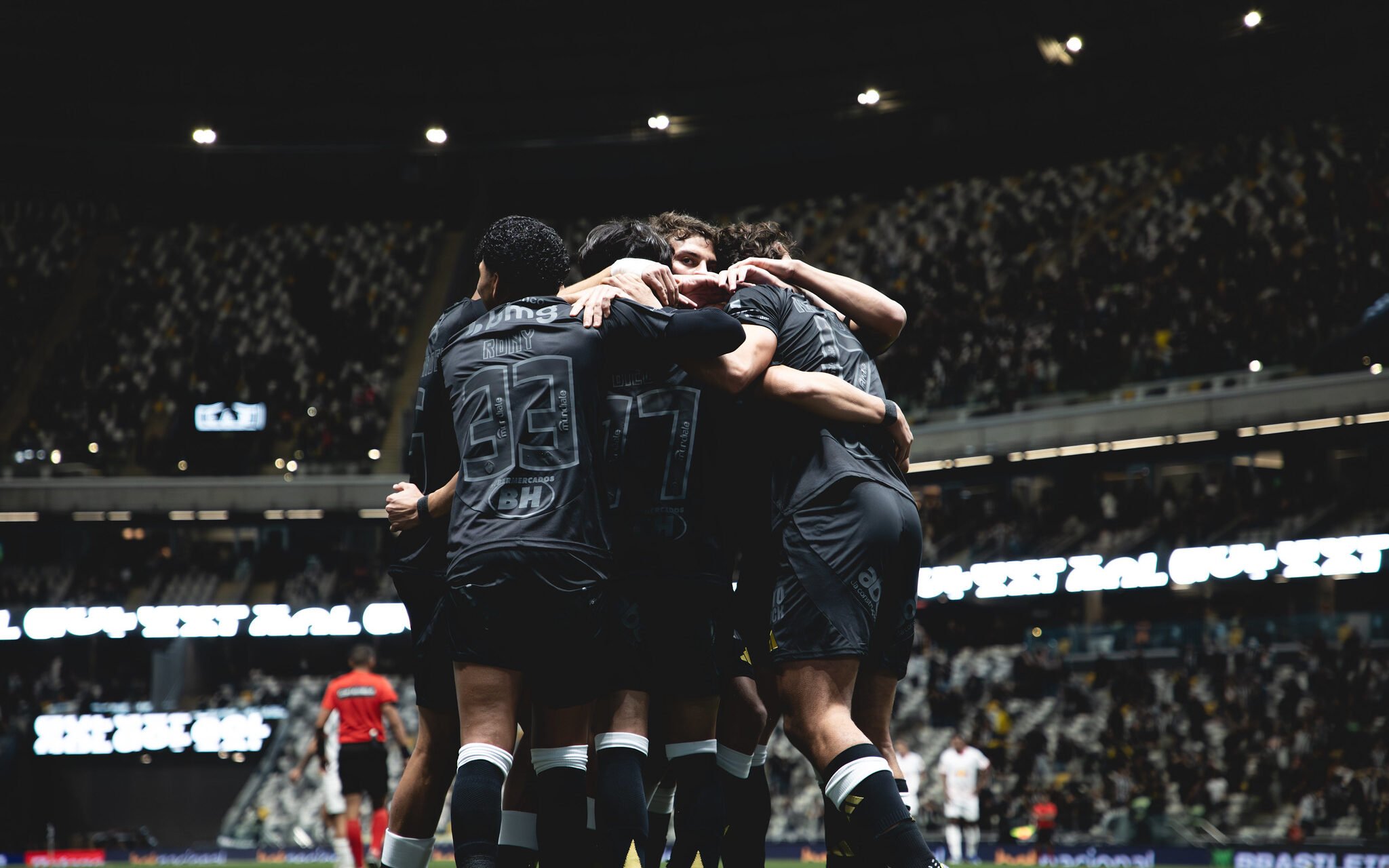 Jogadores do Atlético-MG comemoram gol 
