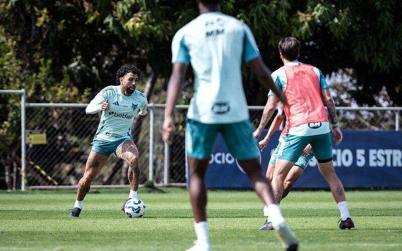 Jogadores do Cruzeiro treinam na Toca da Raposa nesta quarta-feira 