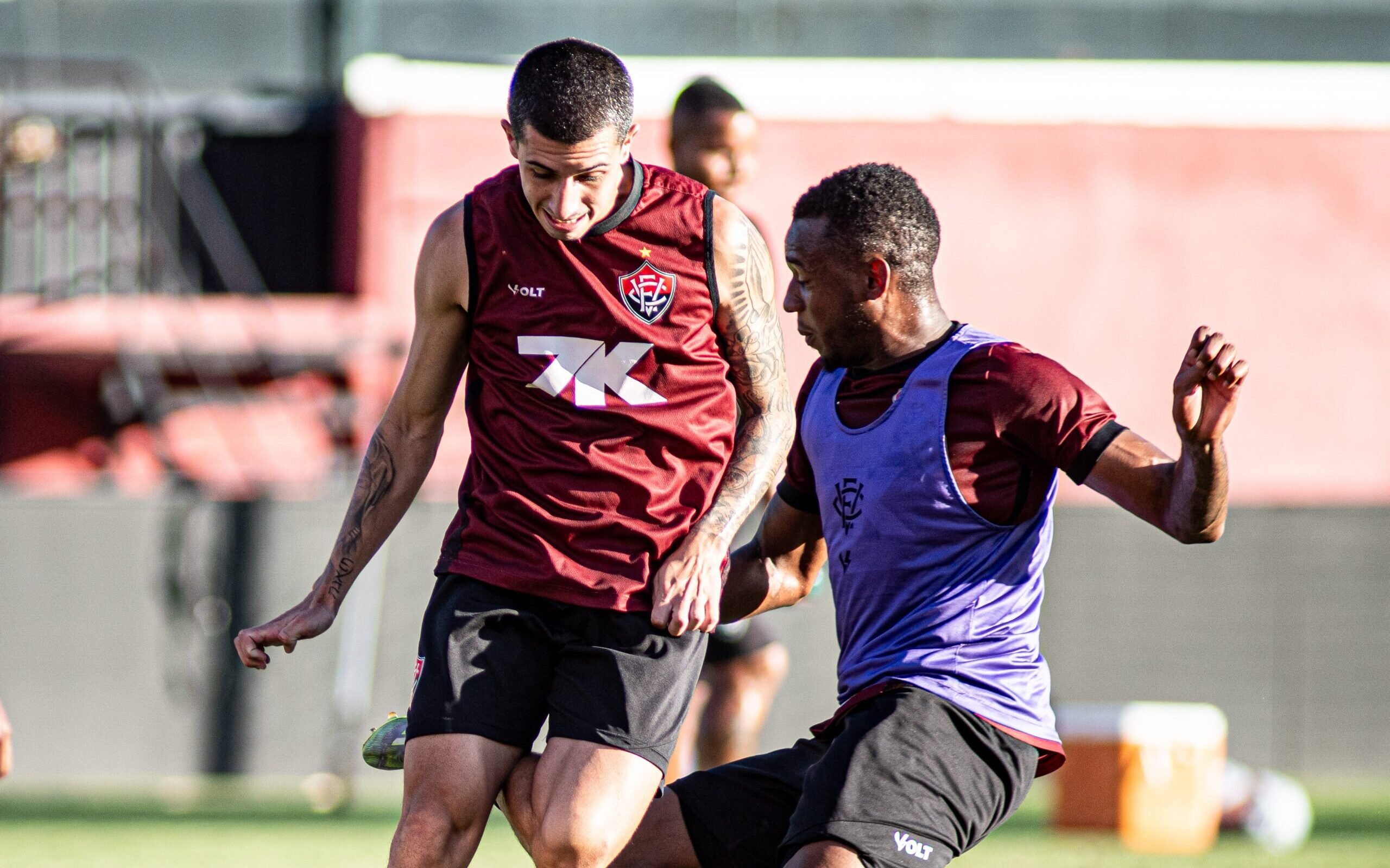 Jogadores do Vitória treinam no Barradão 