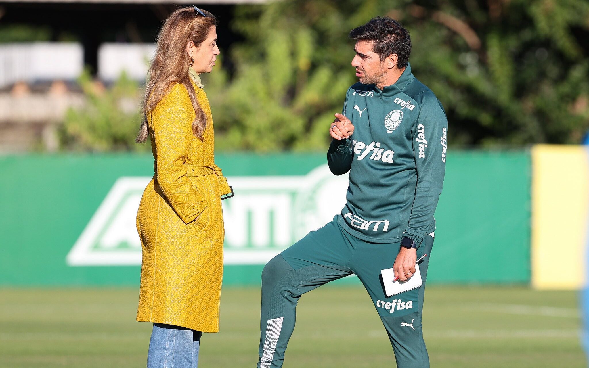 Leila Pereira, presidente do Palmeiras, ao lado do técnico Abel Ferreira 