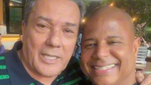 Vanderlei Luxemburgo e Marcelinho Carioca se abraçam após encontro inesperado em um bar em São Paulo