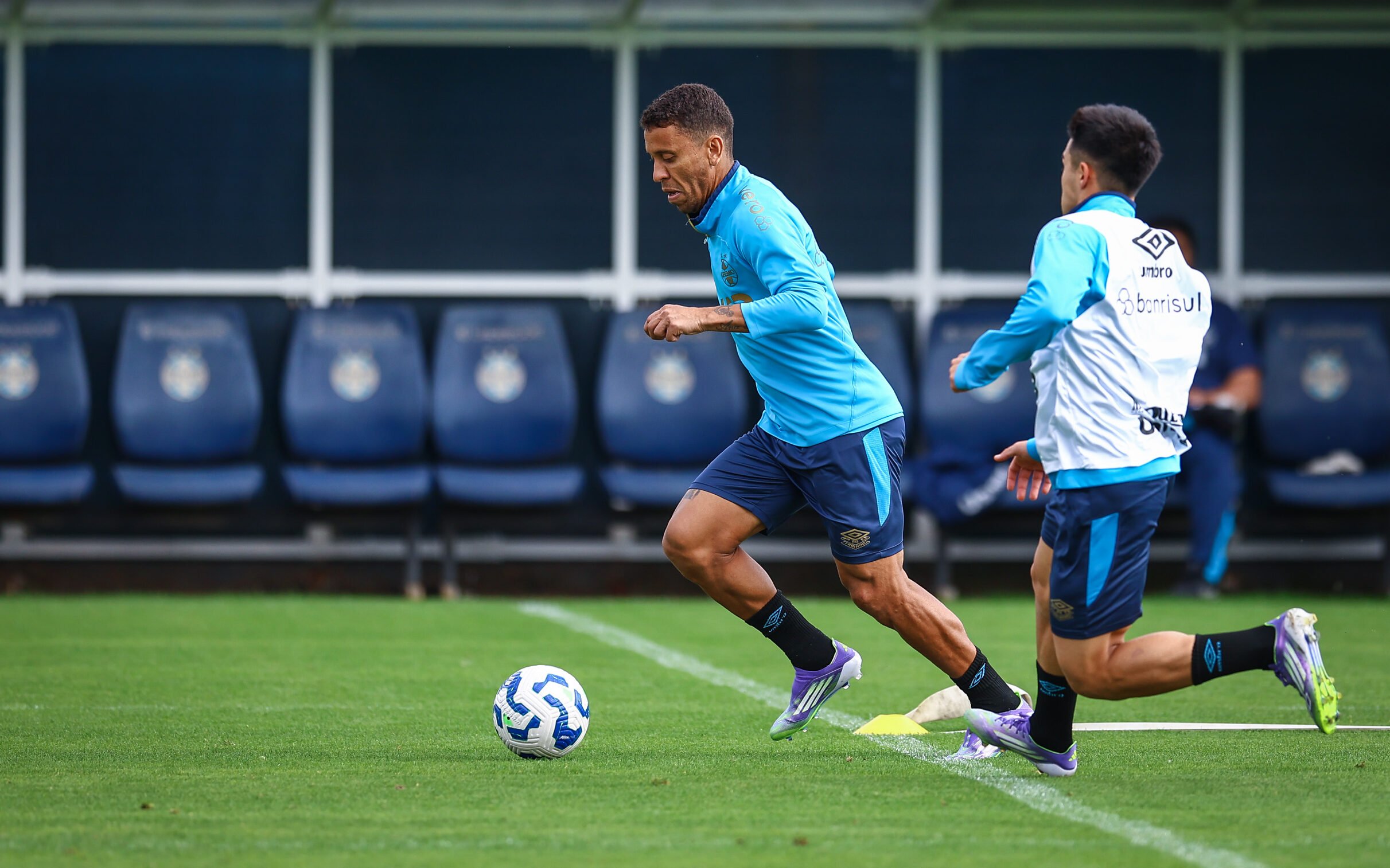 Marcos Rocha já treina com o elenco do Grêmio. 
