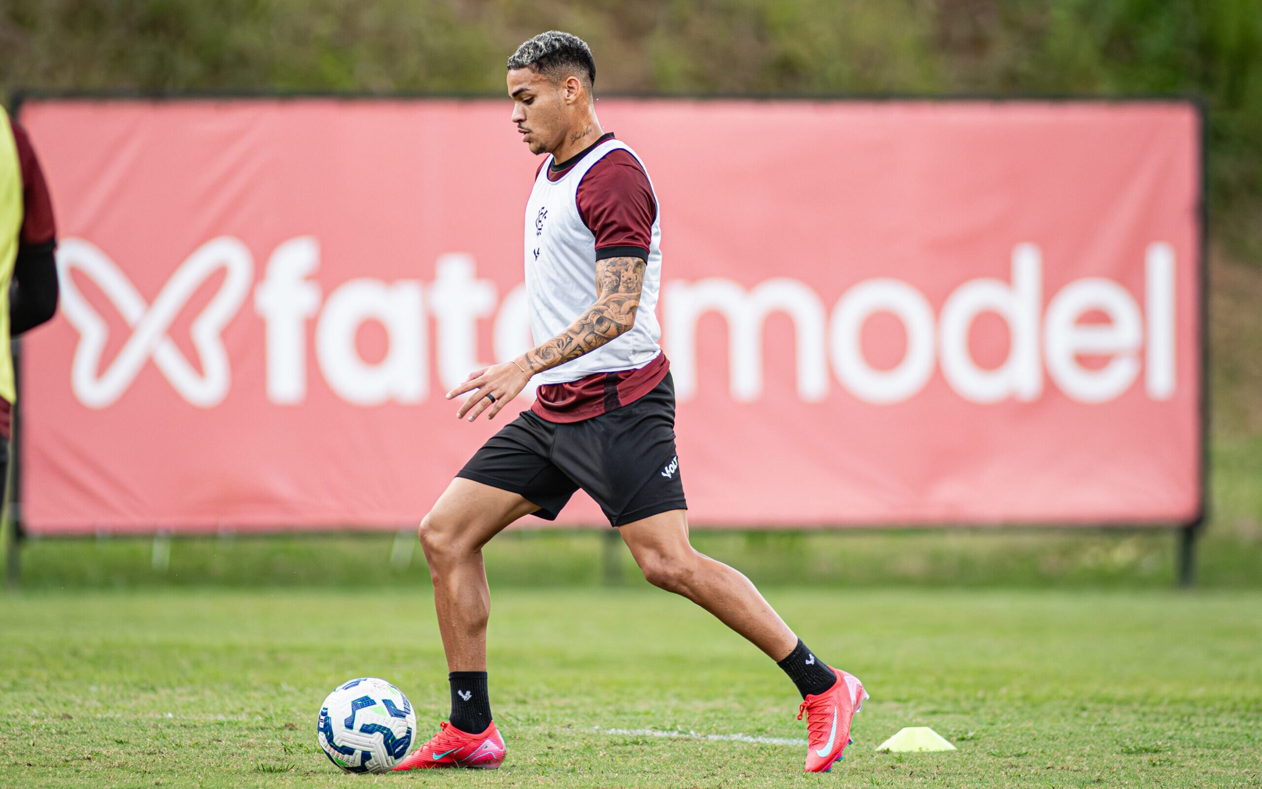 Maykon Jesus em treino do Vitória 