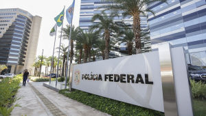 Movimentação no prédio sede da Polícia Federal