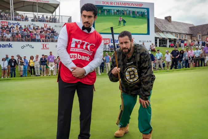 Bad Bunny e Adam Sandler em cena de "Um Maluco no Golfe 2"