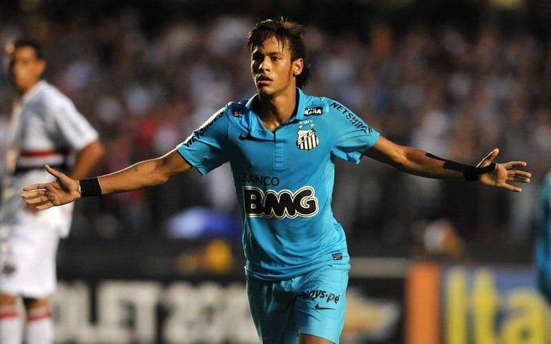 No Morumbis, Neymar marcou o 100º gol com a camisa do Santos. 