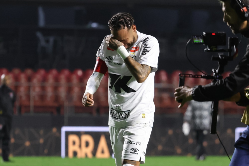 Pai de Neymar revela que atacante pensou em se aposentar