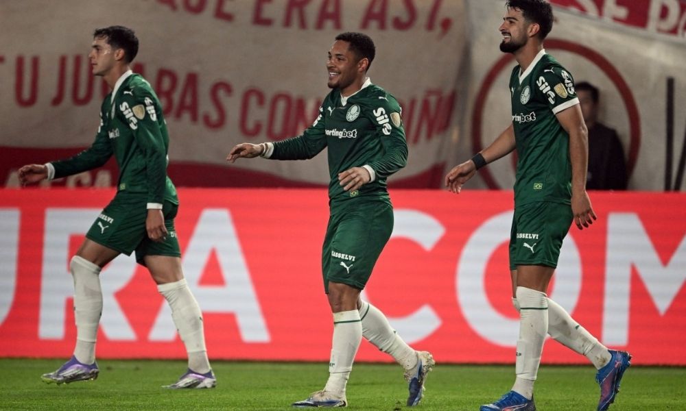 Palmeiras goleia Universitário por 4 a 0 e coloca pé nas quartas de final da Libertadores