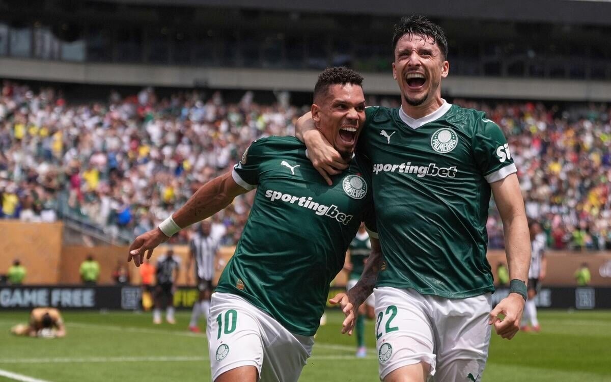 Paulinho marcou o gol da classificação do Palmeiras contra o Botafogo no Mundial