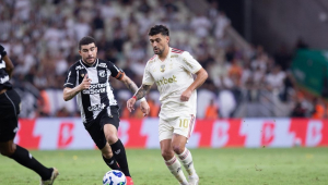 Arrascaeta, do Flamengo, em lance contra o Ceará, durante partida válida pela 18ª rodada do Campeonato Brasileiro