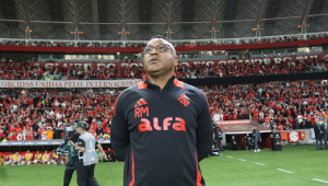 Roger Machado é questionado sobre sua saída (Foto: Ricardo Duarte/SC Internacional)