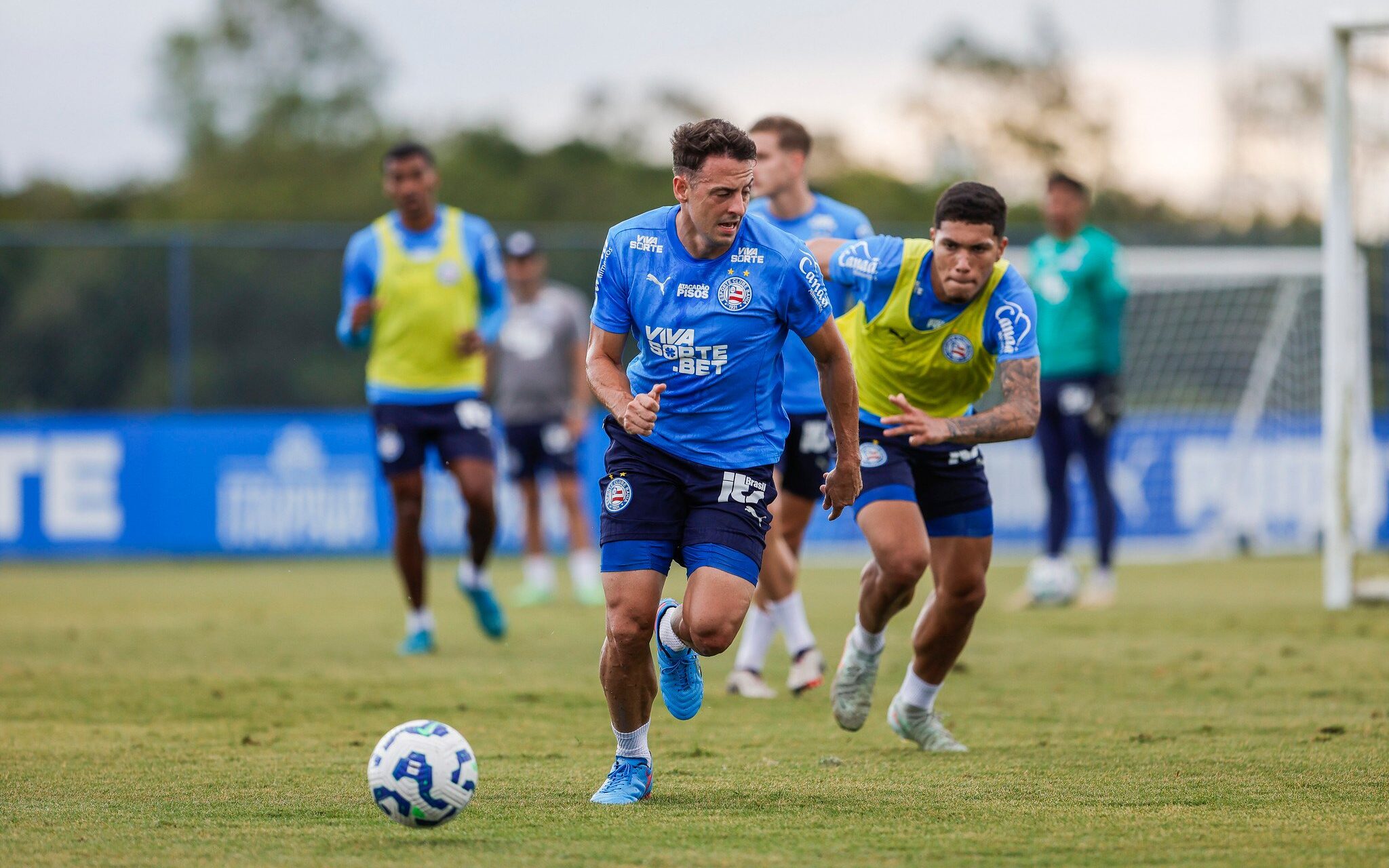 Santiago Arias em treino do Bahia 