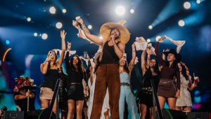 O cantor Nattan se apresenta pela primeira vez no palco da Festa do Peão de Barretos