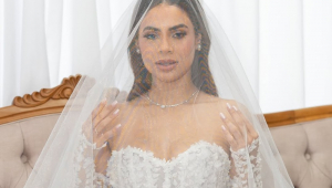 A cantora Lexa vestida de noiva no dia do seu casamento