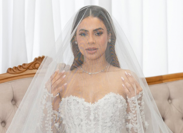 A cantora Lexa vestida de noiva no dia do seu casamento