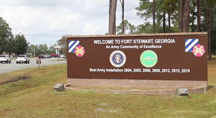 Base militar nos Estados Unidos é atacada por atirador