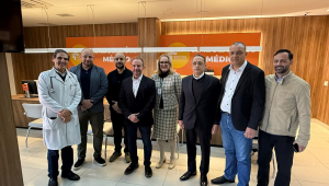 Dr. Luiz Carlos Zamarco em meio a toda diretoria técnica e administrativa do Hospital Saint Patrick, em visita à unidade, acompanhado da Dra. Elizabete Michelete, superintendente do Hospital do Servidor Público