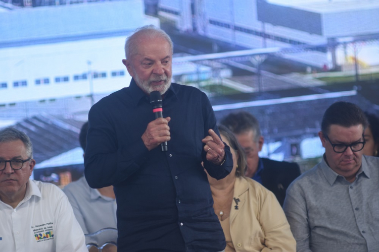 Lula reage a Trump e diz que Brasil é bom parceiro comercial, só não vai andar de joelhos para os EUA