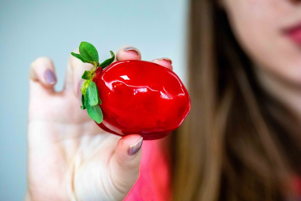 O morango do amor deve ser consumido com equilíbrio para não prejudicar a pele 